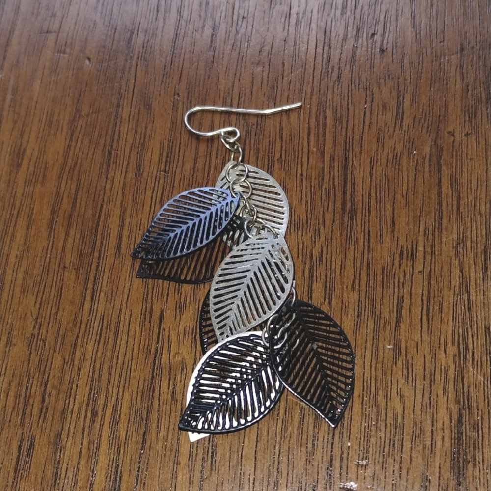 🌻 Leaf Earring